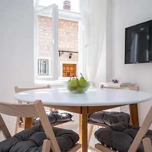Apartment Max 